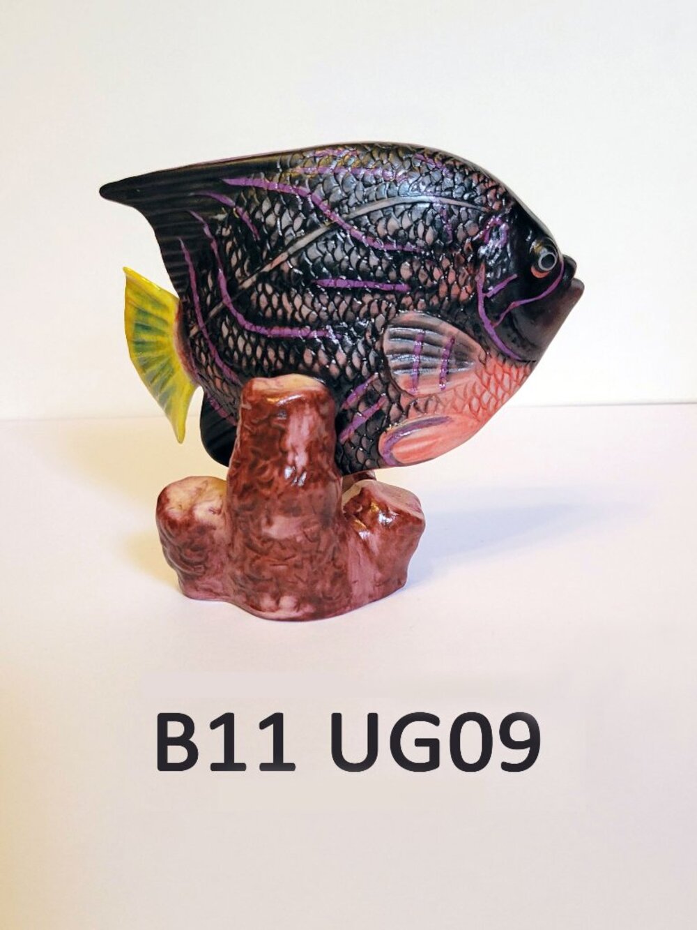 Black & PinkFish Figurine - Franklin Mint (UG09)